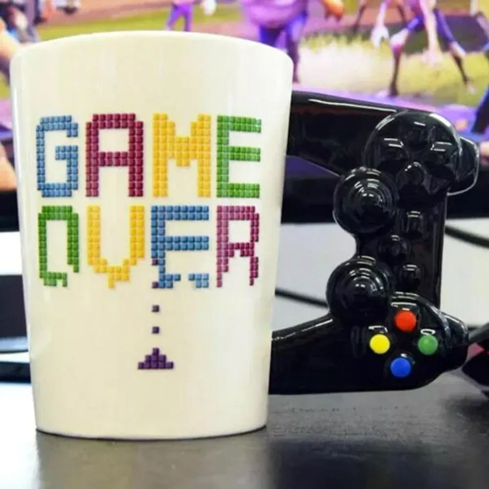 Cana amuzanta Game Over cu toarta consola [4]