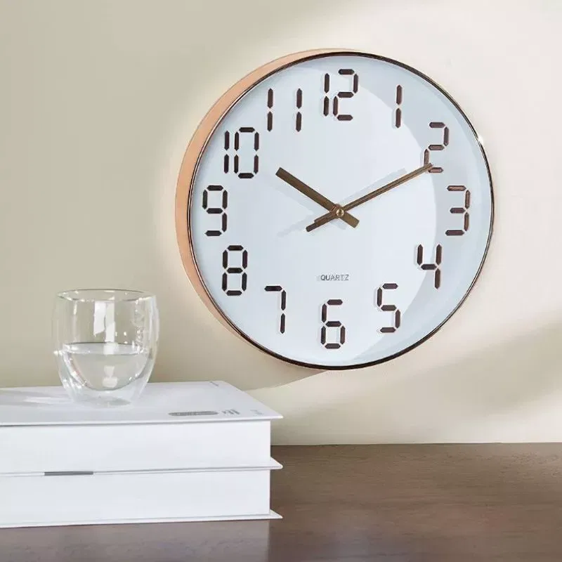 Ceas de perete alb cu cifre aurii [1]