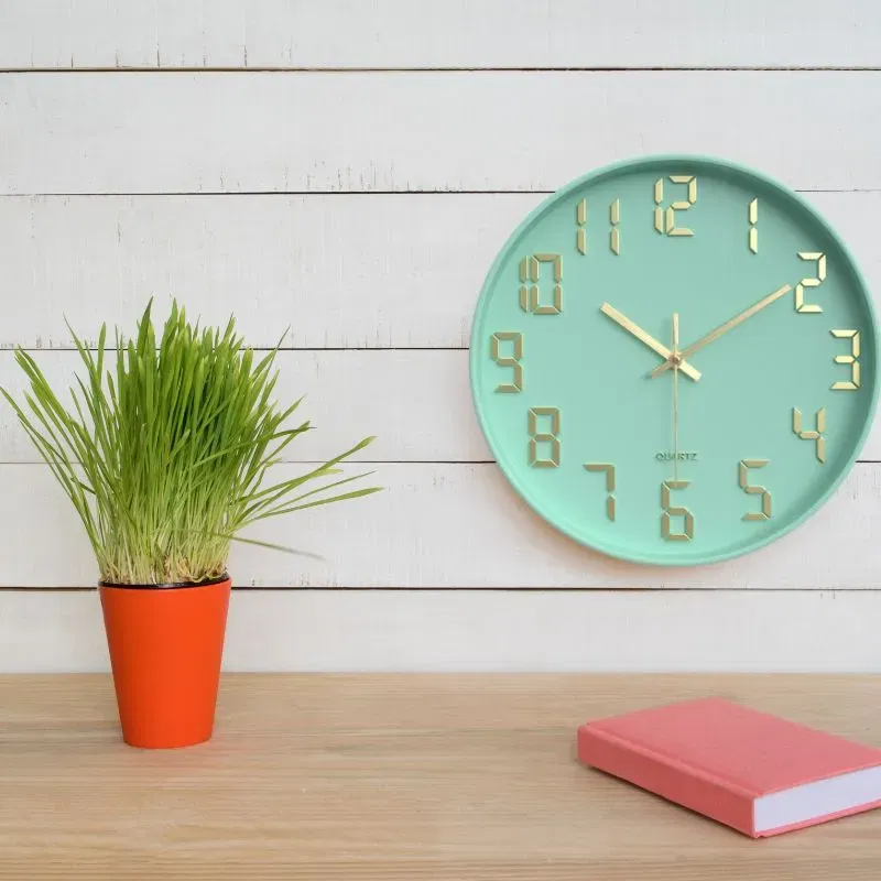 Ceas de perete verde cu cifre aurii [2]