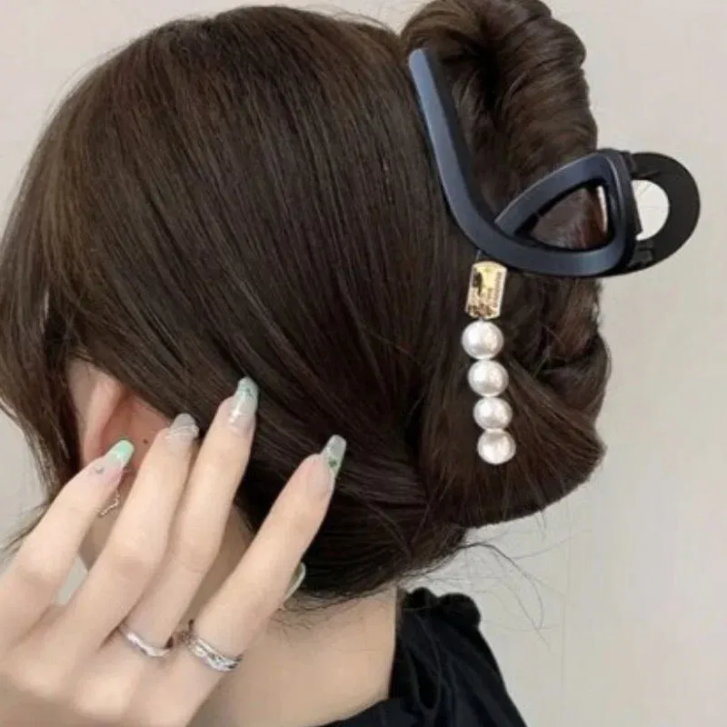 Cleste de par negru cu perle decorative [1]