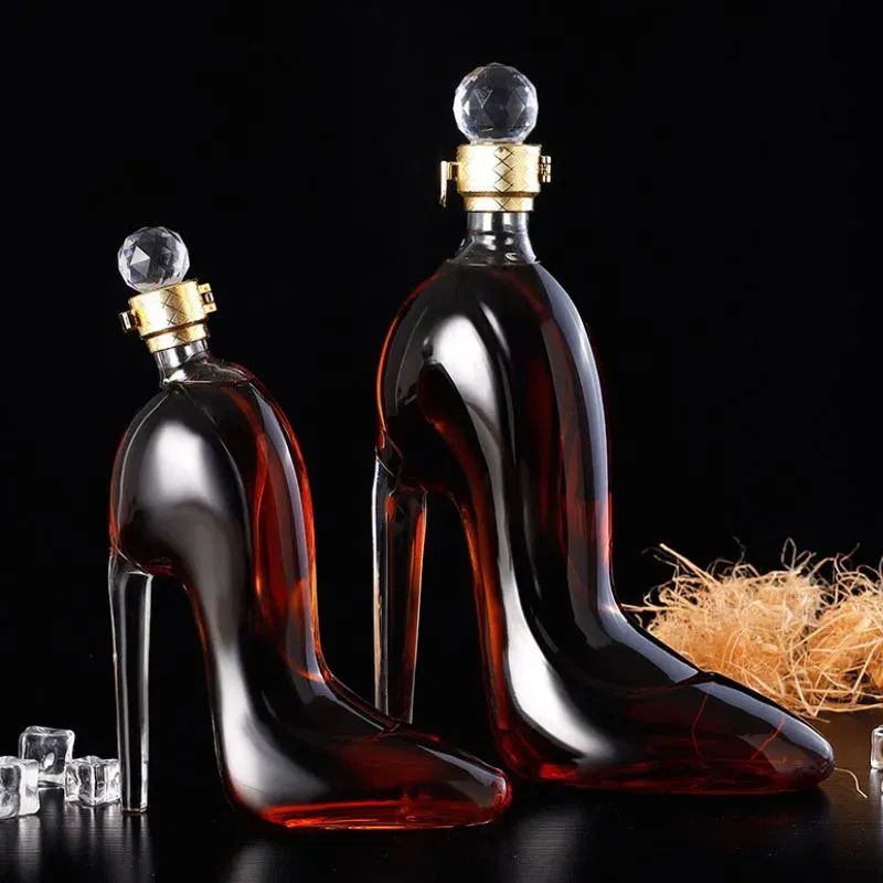 Decantor bauturi Glam Heel, 750 ml [3]