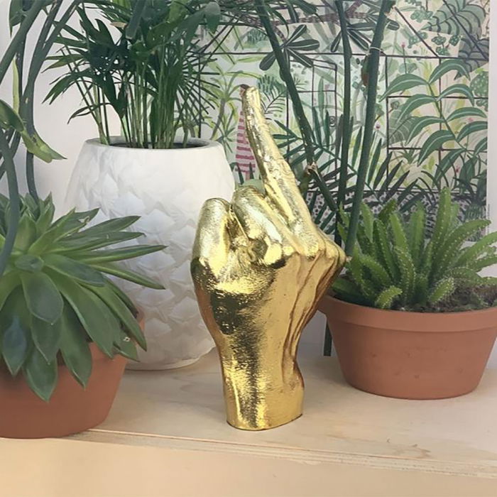 Degetul mijlociu, Sculptura tabu, Gold [1]