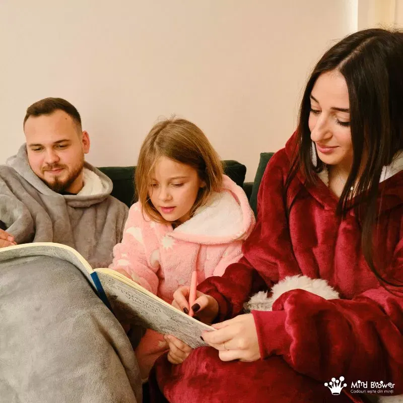 Hanorac patura cu maneci fete Luna Fosforescenta Roz cu buzunar cangur Flanel & Polar 440g/mp 105 cm [7]