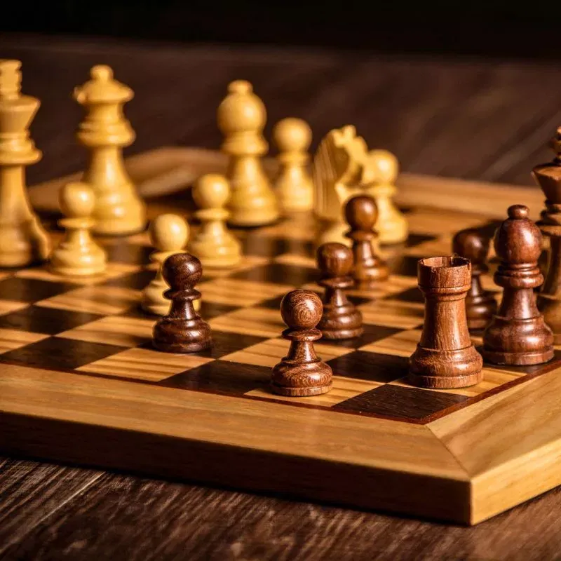 Joc Sah Staunton Nebunul de Olive caseta 50x50cm tabla si piese din lemn [5]