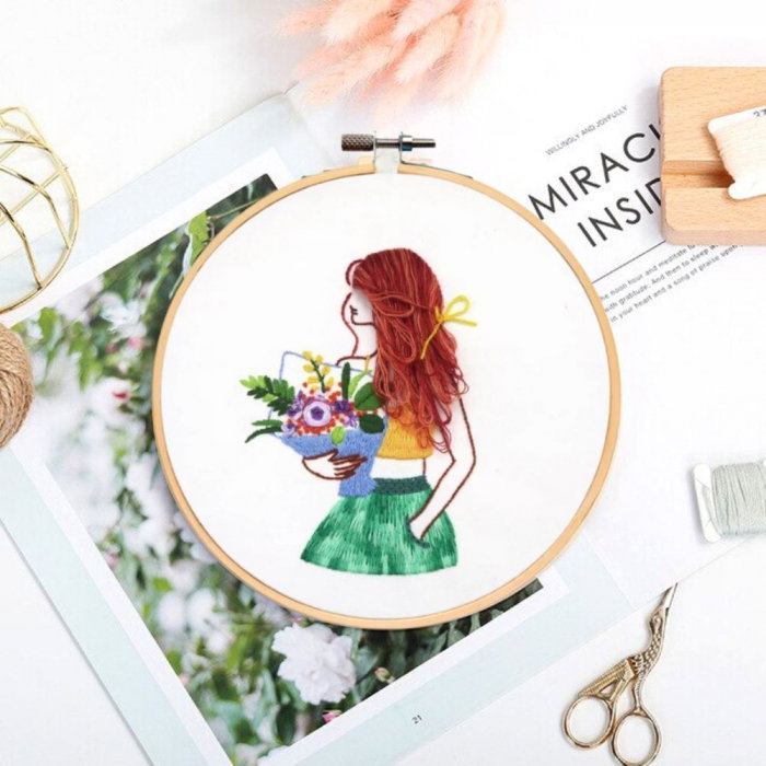 Kit Broderie DIY, Silhouette, Fata cu buchet de flori [3]