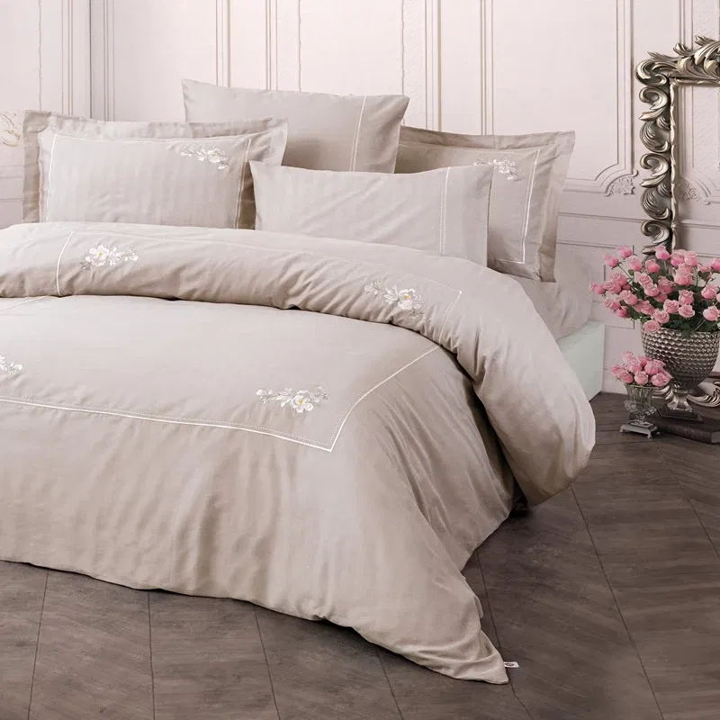 Lenjerie pat dublu, bumbac satinat, 200x220 cm, doua huse de perna, doua huse decorative [1]