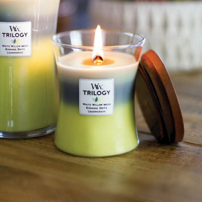 LUMANARE PARFUMATA WOODWICK TRILOGY WOODLAND SHADE BORCAN MEDIU [1]