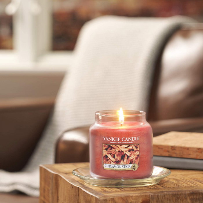 LUMANARE PARFUMATA YANKEE CINNAMON STICK BORCAN MEDIU [1]