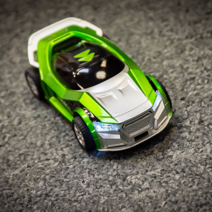 Masinuta cu telecomanda, controlabila prin gesturi [3]