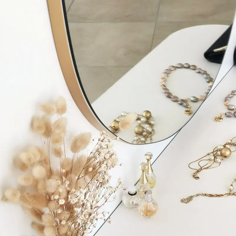 Oglinda Soho aurie, forma asimetrica, montaj versatil [8]