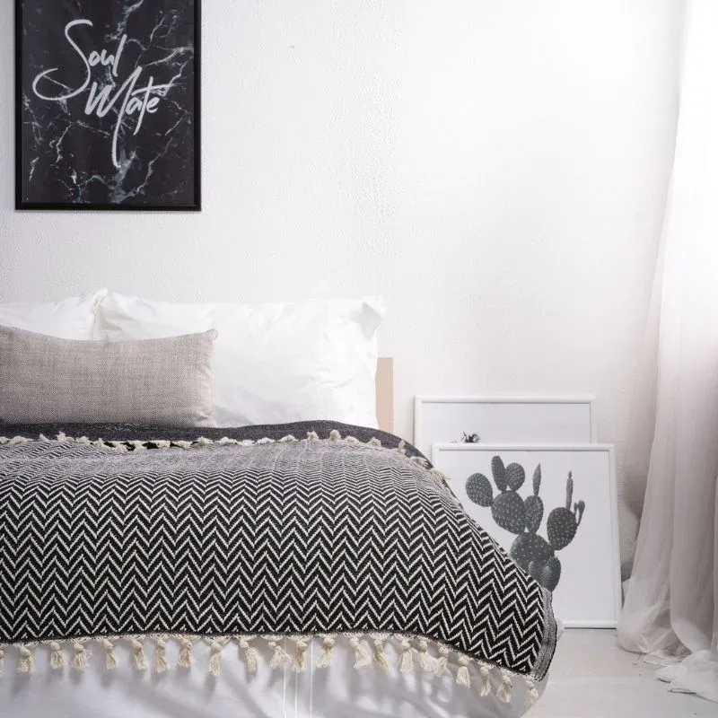Patura din bumbac alb-negru cu ciucuri, design modern si elegant [1]