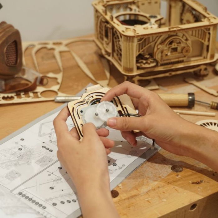 Puzzle 3D Gramafon Clasic Bifunctional, manual si automat, Lemn, Robotime [8]