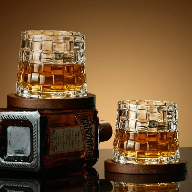 Set 6 Pahare whiskey Rotativ cu baza din lemn [4]