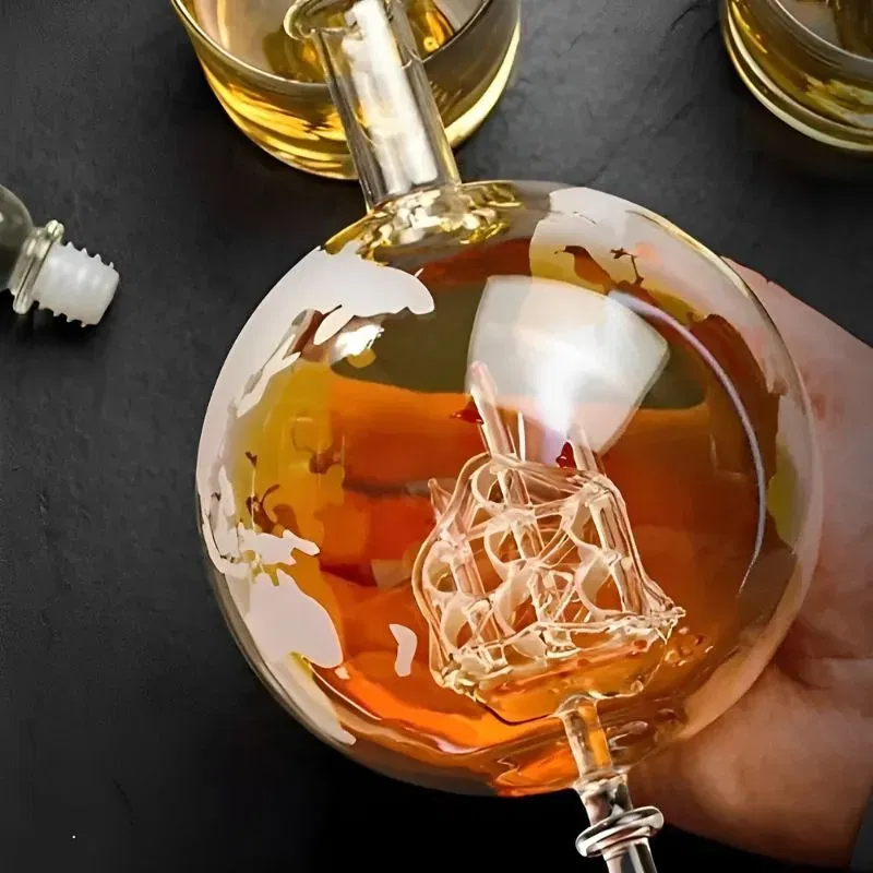 Set cadou decantor Glob Pamantesc cu doua pahare Epique [8]