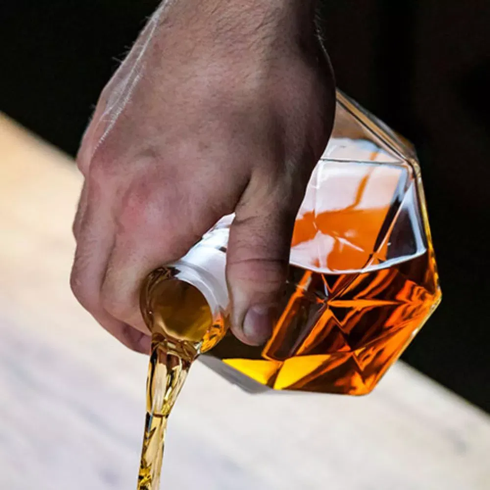 Set cadou decantor Sticla Diamant cu doua pahare Deluxe [6]