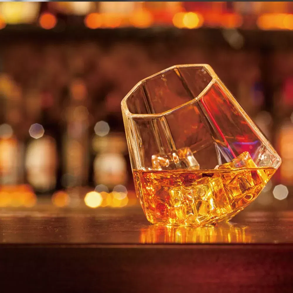 Set cadou decantor Sticla Diamant cu doua pahare Deluxe [12]