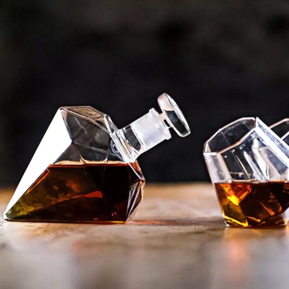 Set cadou decantor Sticla Diamant cu doua pahare Deluxe [9]