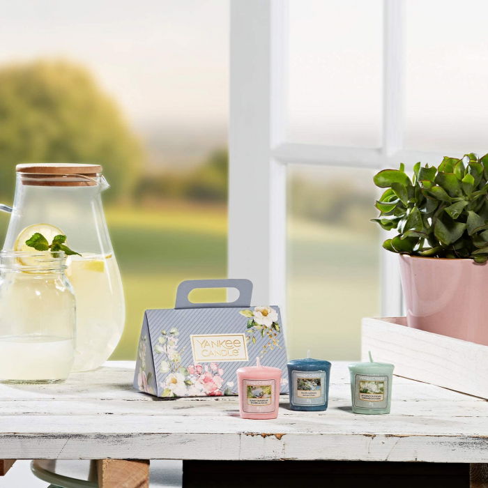 Set cadou lumanari parfumate Yankee 3 VOTIVE GARDEN HIDEAWAY PURSE [1]