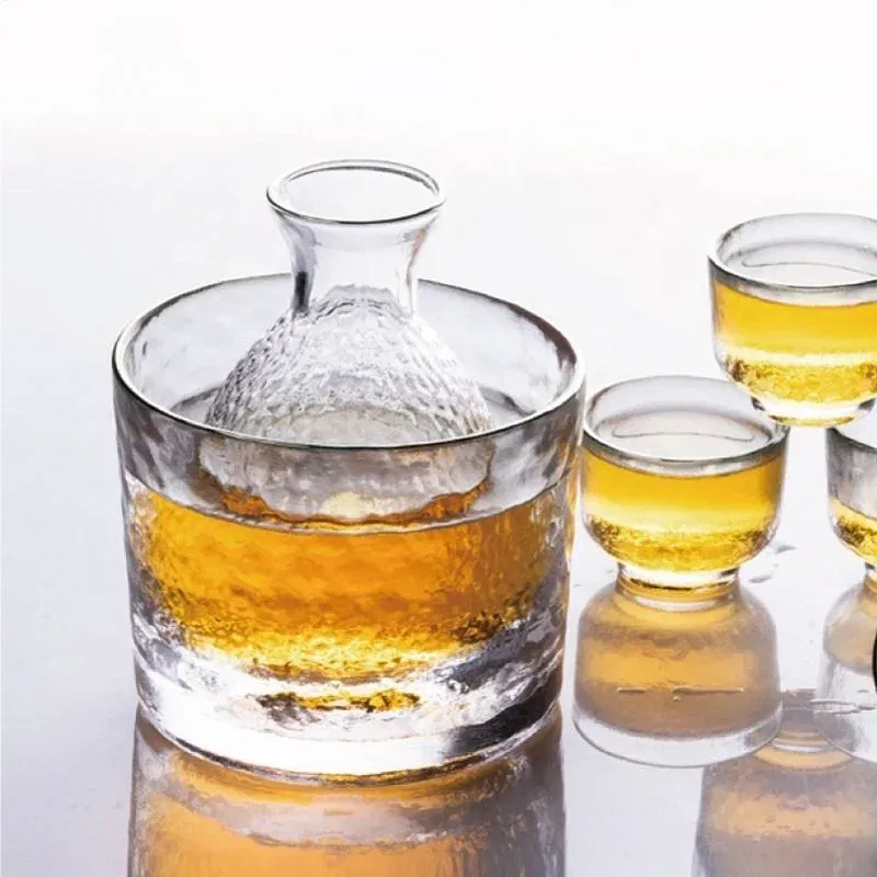 Set cadou servire bauturi tari Sticla cupa si 4 pahare Platinum [2]