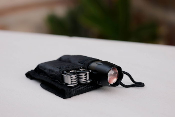 Set cadou unealta multifunctionala si lanterna [8]