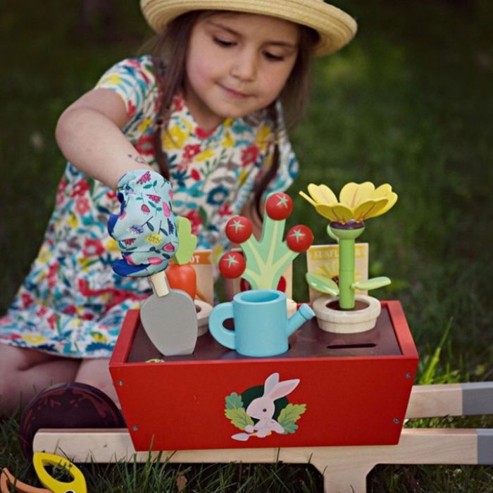 Set jucarii din lemn Roaba cu unelte de gradina, 31 piese [1]