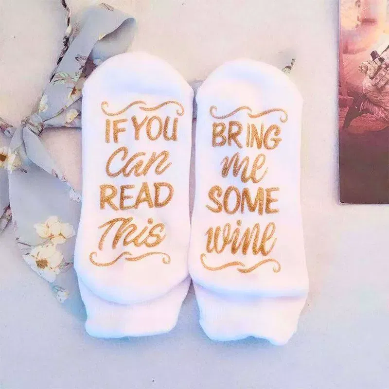 Sosete amuzante Bring Me Wine albe cu mesaj auriu [2]