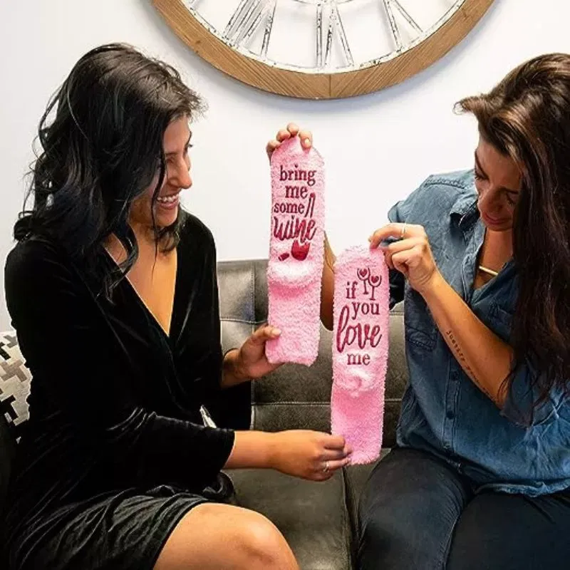 Sosete amuzante If you love me Bring Me Wine Briose roz [2]