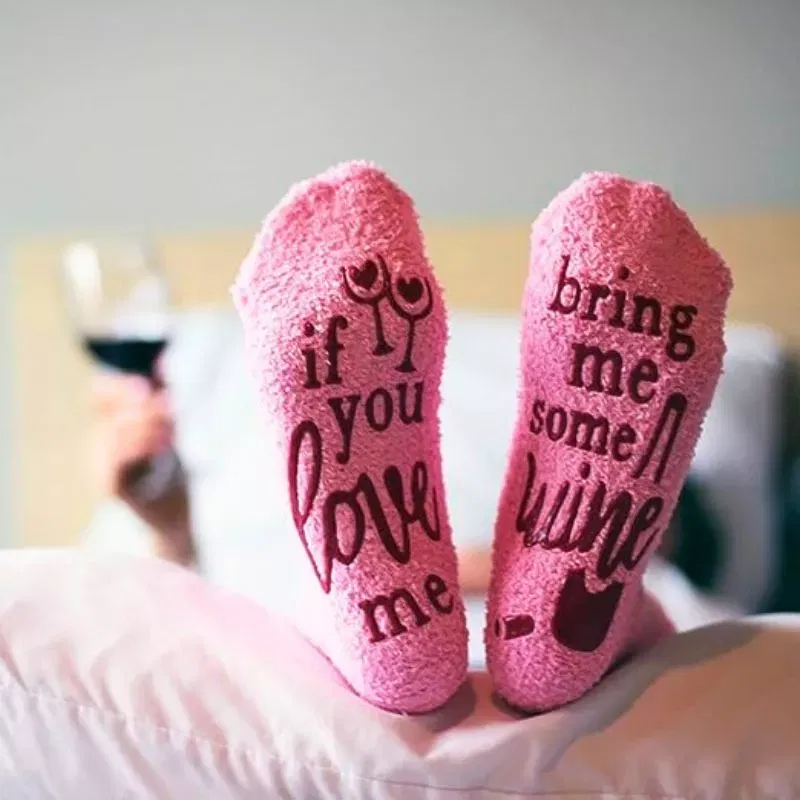 Sosete amuzante If you love me Bring Me Wine Briose roz [1]