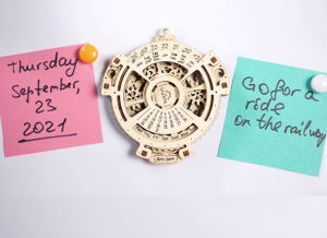 Calendar Steampunk din Lemn Ugears [2]