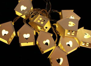 Instalatie de lumini LED Casute de Lemn [9]