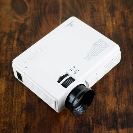 Cadouri - Mini Videoproiector LED Vankyo Leisure 3, 3600 Lumeni, Geanta transport si Telecomanda