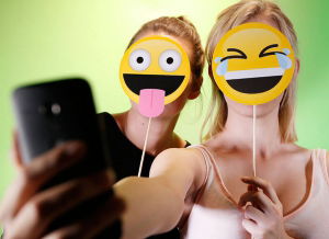 Propsuri Emoji pentru Selfie [1]