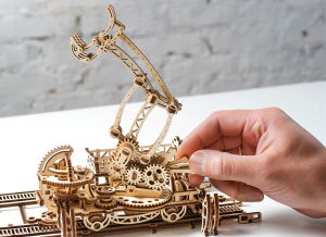 Puzzle 3D Macara pe Sine din Lemn Ugears [23]