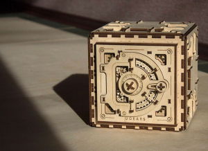 Puzzle 3D Seif din Lemn Ugears [10]