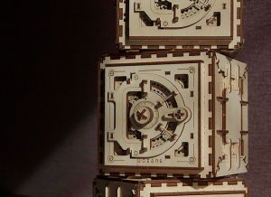 Puzzle 3D Seif din Lemn Ugears [25]