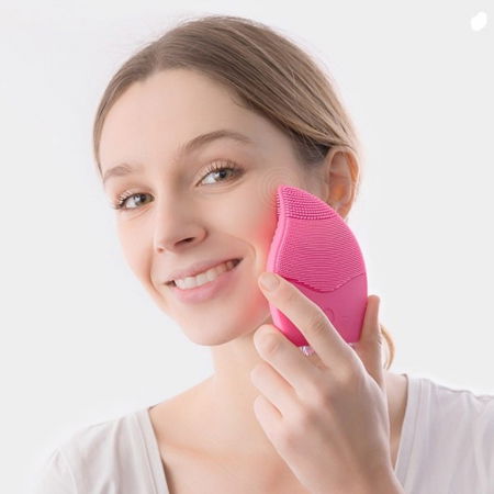 Cadouri pentru Iubita - Aparat masaj si curatare faciala Pinky, din silicon