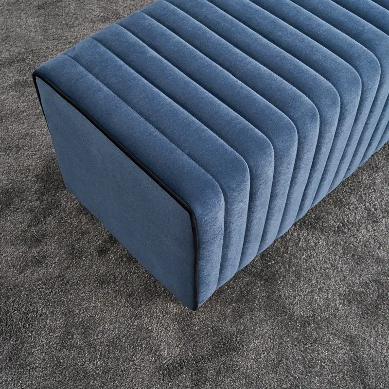 Bancheta Mabel, albastra, catifea, baza din lemn, moderna si eleganta [4]