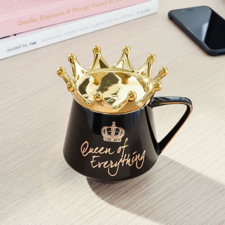 Cadouri pentru Iubita - Cana cadou cu Coroana Queen of everything