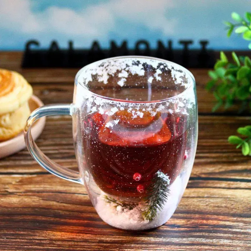 Cadouri pentru Iubita - Cana cafea de Craciun din sticla transparenta