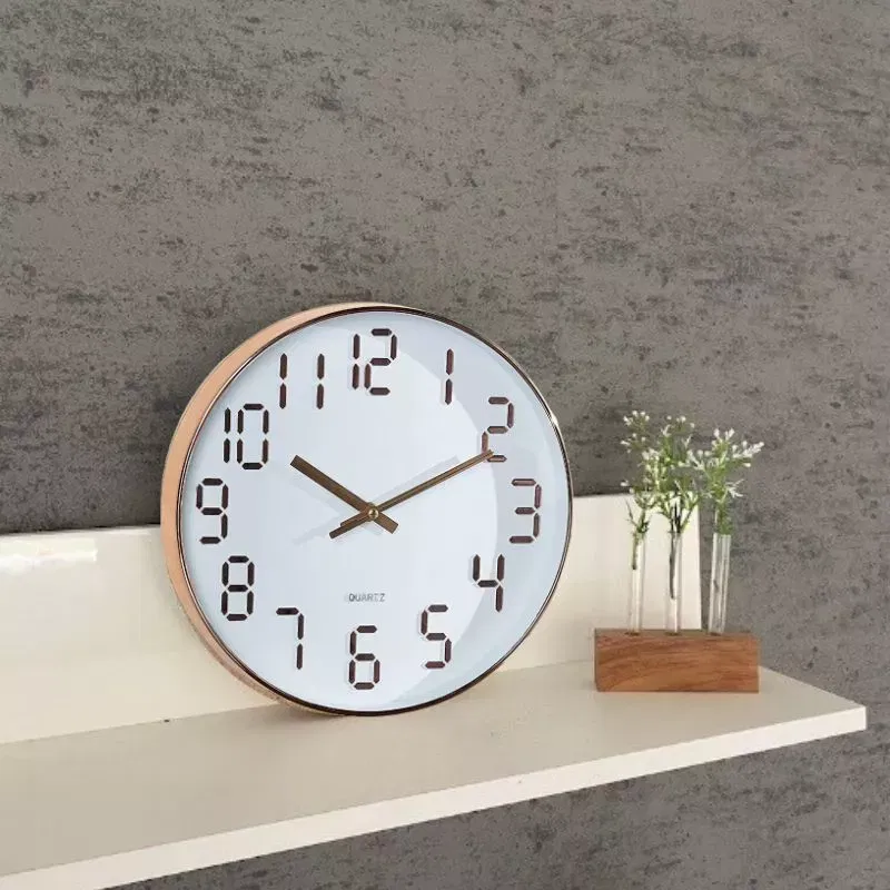 Ceas de perete alb cu cifre aurii [1]