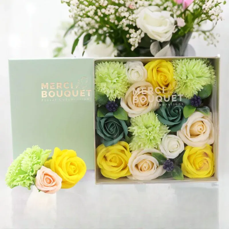 Cutie Cadou cu Flori de Sapun Spring Celibrations [0]