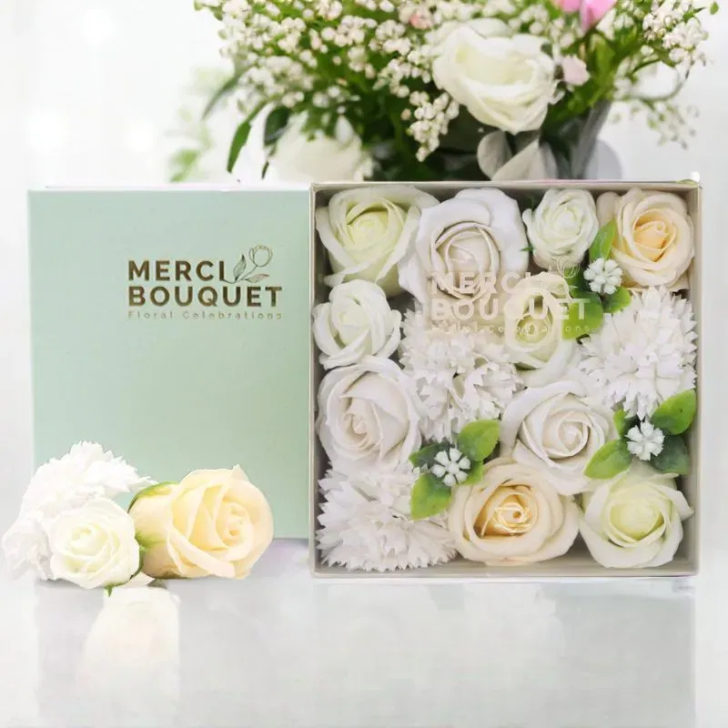 Cutie Cadou cu Flori de Sapun Wedding Blessings [0]