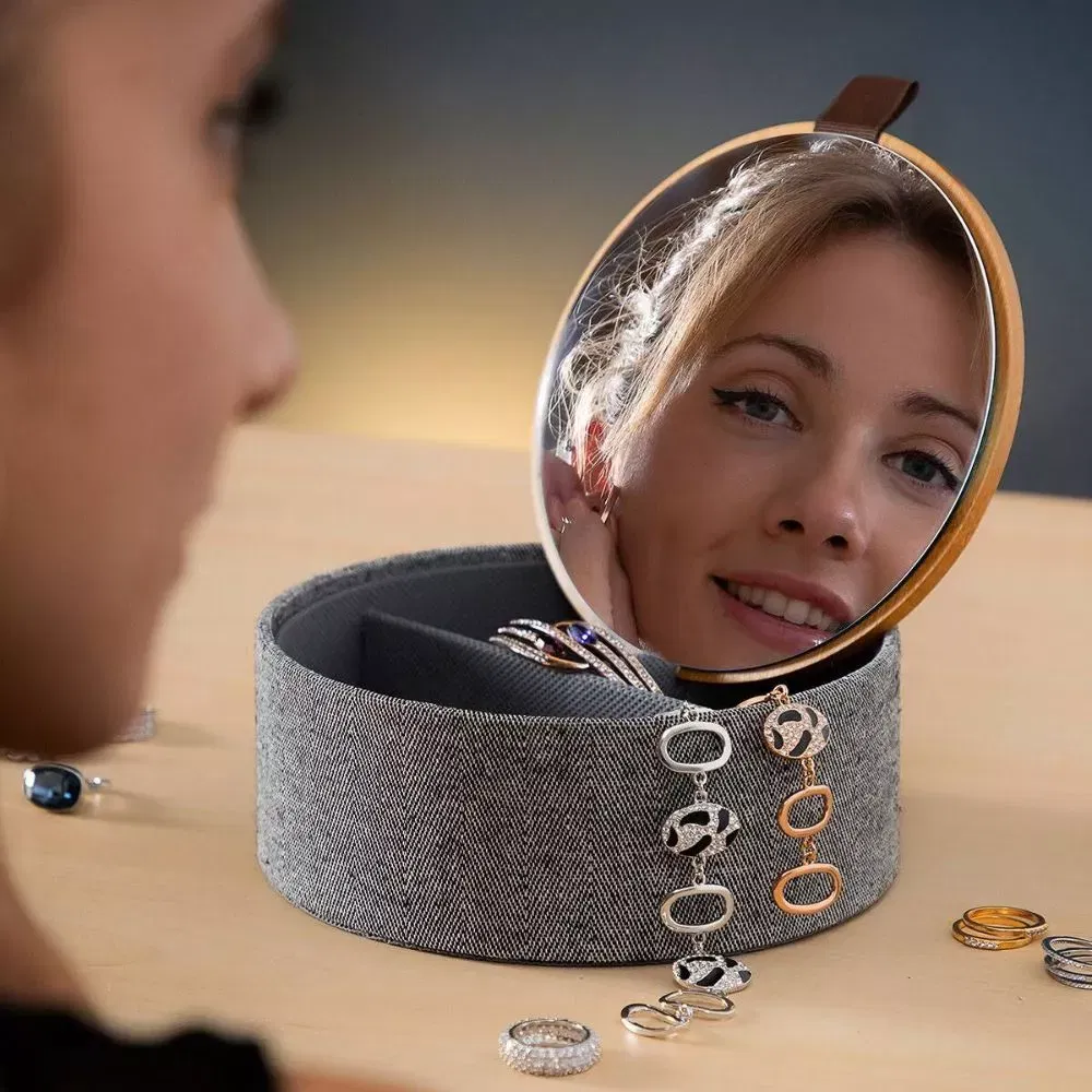 Cadouri pentru Iubita - Cutiuta de bijuterii Bamboo cu oglinda