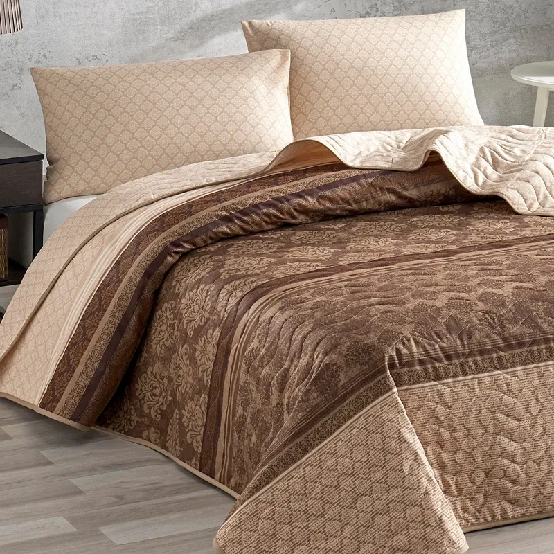 Cuvertura matlasata Creative - Maro, 200x220 cm, 2 fete de perna [1]