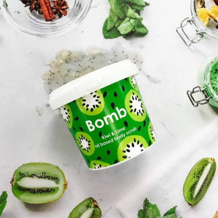 Cadouri pentru Iubita - Exfoliant corp Kiwi & Lime Bomb Cosmetics