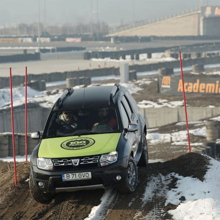 Cadouri - Experiență 100 Tracks Duster  Academia Titi Aur