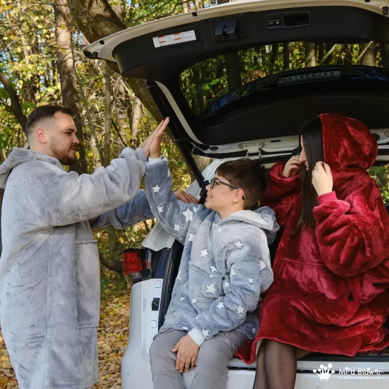 Hanorac patura cu maneci baieti Grey Stelute Fosforescente cu buzunar cangur 440g/mp 105 cm [17]