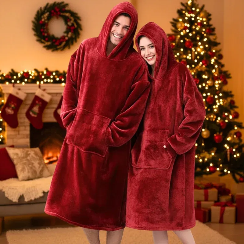 Cadouri pentru Iubita - Hanorac patura cu maneci gluga si buzunar cangur Flanel & Polar 370g/mp 135 cm Rosu