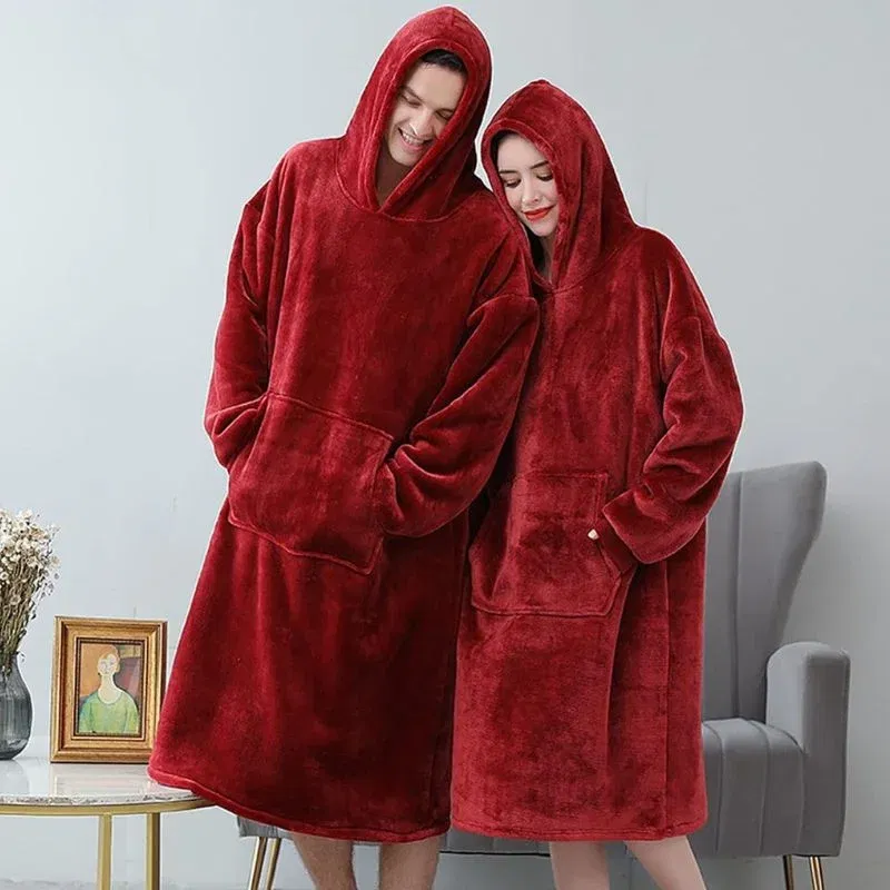 Cadouri pentru Iubita - Hanorac patura cu maneci gluga si buzunar cangur Flanel & Polar 370g/mp 135 cm Rosu