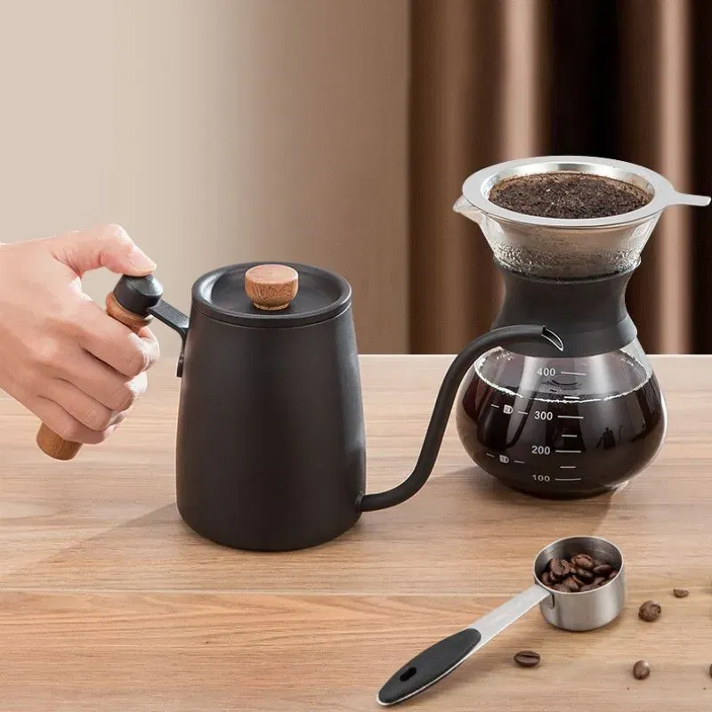 Ibric Perfect Pour cu maner din Lemn [1]